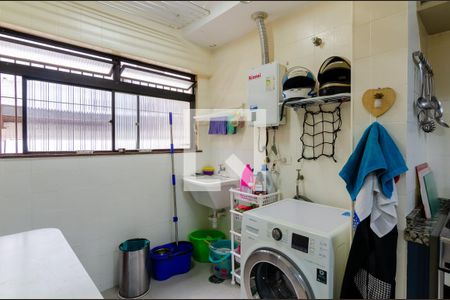 Apartamento à venda com 130m², 3 quartos e 2 vagas Apartamento à venda com 130m², 3 quartos e 2 vagasÁrea de Serviço