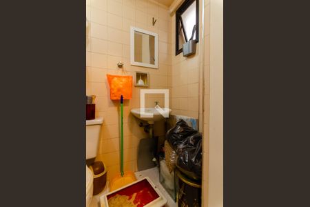 Apartamento à venda com 130m², 3 quartos e 2 vagas Apartamento à venda com 130m², 3 quartos e 2 vagasBanheiro de Serviço