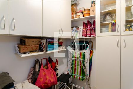 Apartamento à venda com 130m², 3 quartos e 2 vagas Apartamento à venda com 130m², 3 quartos e 2 vagasQuarto de Serviço