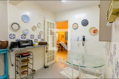 Apartamento à venda com 130m², 3 quartos e 2 vagas Apartamento à venda com 130m², 3 quartos e 2 vagasCozinha