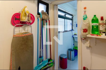 Apartamento à venda com 130m², 3 quartos e 2 vagas Apartamento à venda com 130m², 3 quartos e 2 vagasQuarto de Serviço