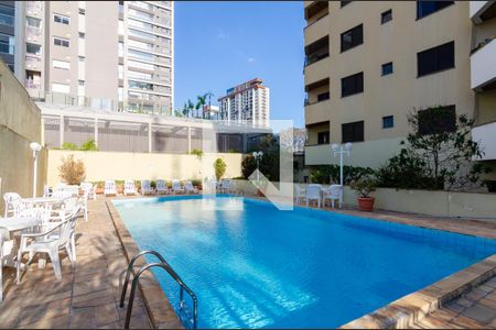 Apartamento à venda com 130m², 3 quartos e 2 vagas Apartamento à venda com 130m², 3 quartos e 2 vagasÁrea comum - Piscina