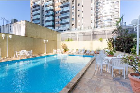 Apartamento à venda com 130m², 3 quartos e 2 vagas Apartamento à venda com 130m², 3 quartos e 2 vagasÁrea comum - Piscina