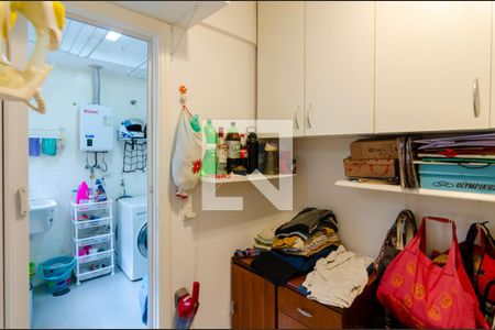 Apartamento à venda com 130m², 3 quartos e 2 vagas Apartamento à venda com 130m², 3 quartos e 2 vagasQuarto de Serviço