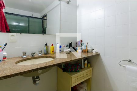 Apartamento à venda com 130m², 3 quartos e 2 vagas Apartamento à venda com 130m², 3 quartos e 2 vagasBanheiro da Suíte