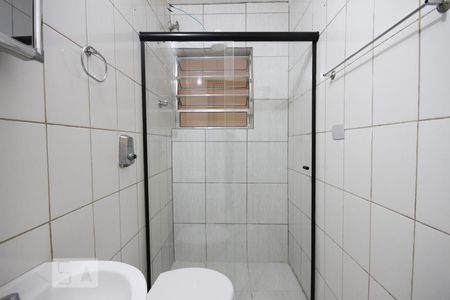 Banheiro de casa para alugar com 1 quarto, 70m² em Jardim Maria Estela, São Paulo