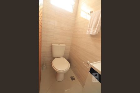 Casa à venda com 136m², 2 quartos e 2 vagasBanheiro de Serviço