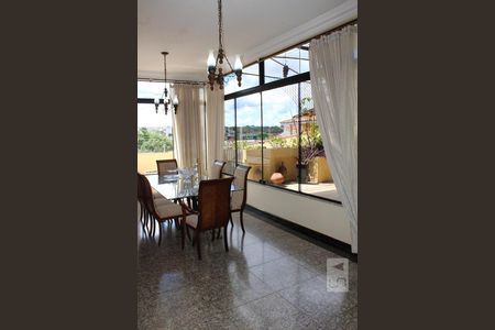 Casa para alugar com 800m², 5 quartos e 5 vagasSala de jantar