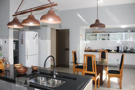 Casa para alugar com 800m², 5 quartos e 5 vagasCozinha