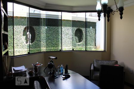 Casa para alugar com 800m², 5 quartos e 5 vagasBiblioteca