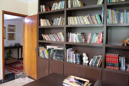 Casa para alugar com 800m², 5 quartos e 5 vagasBiblioteca