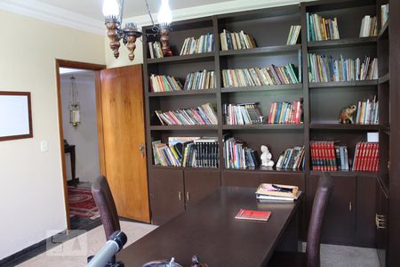 Casa para alugar com 800m², 5 quartos e 5 vagasBiblioteca