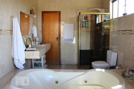 Casa para alugar com 800m², 5 quartos e 5 vagasSuíte máster