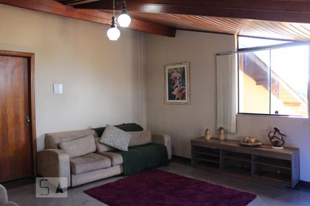 Casa para alugar com 800m², 5 quartos e 5 vagasSala de TV