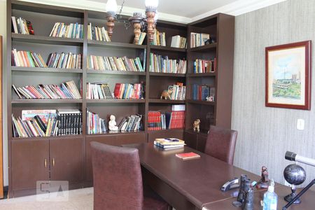 Casa para alugar com 800m², 5 quartos e 5 vagasBiblioteca