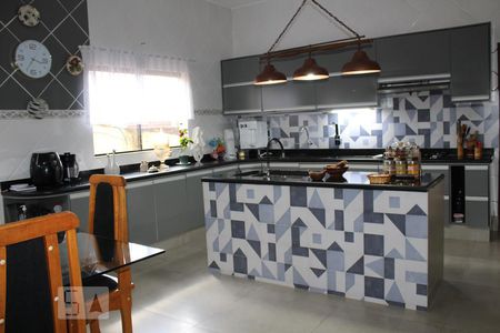 Casa para alugar com 800m², 5 quartos e 5 vagasCozinha