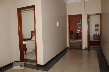 Casa para alugar com 800m², 5 quartos e 5 vagasCorredor