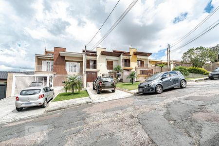Casa para alugar com 330m², 4 quartos e 4 vagas Casa para alugar com 330m², 4 quartos e 4 vagasFachada