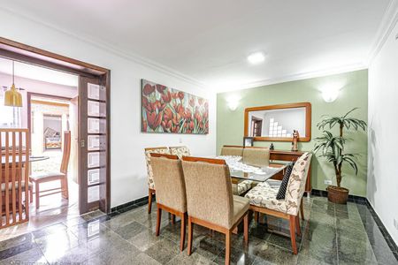 Casa para alugar com 330m², 4 quartos e 4 vagas Casa para alugar com 330m², 4 quartos e 4 vagasCopa