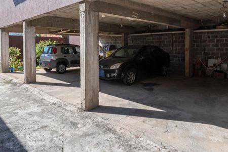 Casa à venda com 596m², 5 quartos e 8 vagas Casa à venda com 596m², 5 quartos e 8 vagasPorão Garagem
