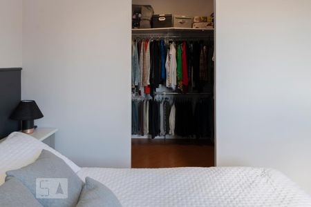 Casa à venda com 596m², 5 quartos e 8 vagas Casa à venda com 596m², 5 quartos e 8 vagasSuíte closet