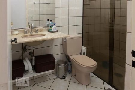 Casa à venda com 596m², 5 quartos e 8 vagas Casa à venda com 596m², 5 quartos e 8 vagasBanheiro Social