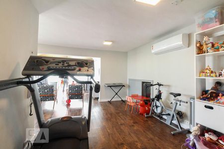 Apartamento à venda com 212m², 3 quartos e 2 vagas Apartamento à venda com 212m², 3 quartos e 2 vagasCobertura