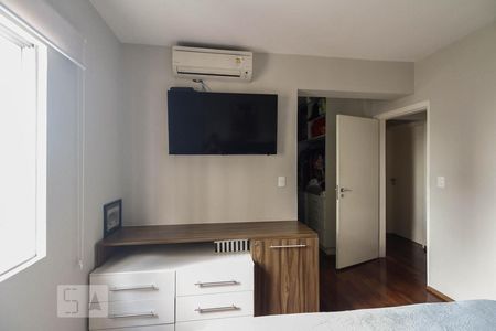 Apartamento à venda com 212m², 3 quartos e 2 vagas Apartamento à venda com 212m², 3 quartos e 2 vagasSuíte