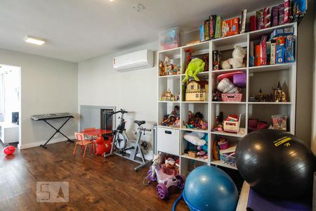 Apartamento à venda com 212m², 3 quartos e 2 vagas Apartamento à venda com 212m², 3 quartos e 2 vagasCobertura