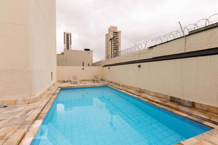 Apartamento à venda com 212m², 3 quartos e 2 vagas Apartamento à venda com 212m², 3 quartos e 2 vagasÁrea comum - Piscina