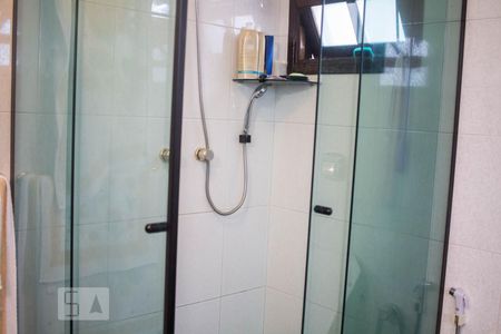 Casa à venda com 677m², 5 quartos e 8 vagas Casa à venda com 677m², 5 quartos e 8 vagasBanheiro da Suíte 1