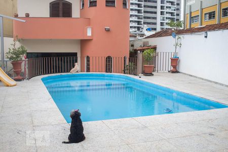 Casa à venda com 677m², 5 quartos e 8 vagas Casa à venda com 677m², 5 quartos e 8 vagasPiscina