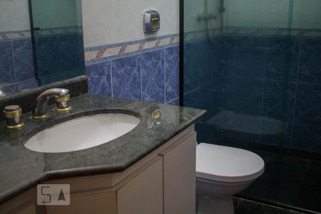 Casa à venda com 677m², 5 quartos e 8 vagas Casa à venda com 677m², 5 quartos e 8 vagasBanheiro da Suíte 4