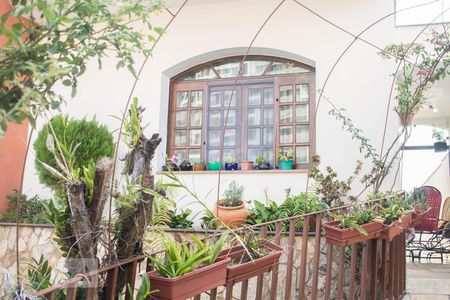 Casa à venda com 677m², 5 quartos e 8 vagas Casa à venda com 677m², 5 quartos e 8 vagasFachada