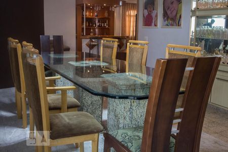 Casa à venda com 677m², 5 quartos e 8 vagas Casa à venda com 677m², 5 quartos e 8 vagasSala de Jantar