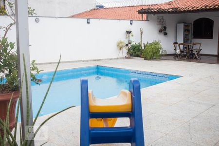 Casa à venda com 677m², 5 quartos e 8 vagas Casa à venda com 677m², 5 quartos e 8 vagasPiscina