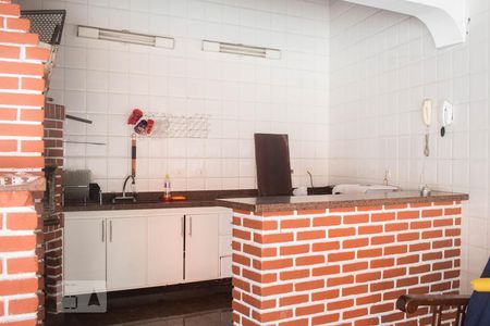 Casa à venda com 677m², 5 quartos e 8 vagas Casa à venda com 677m², 5 quartos e 8 vagasÁrea de Lazer - Churrasqueira