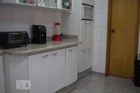 Casa à venda com 677m², 5 quartos e 8 vagas Casa à venda com 677m², 5 quartos e 8 vagasCozinha