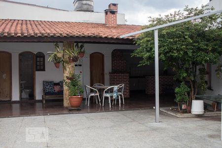 Casa à venda com 677m², 5 quartos e 8 vagas Casa à venda com 677m², 5 quartos e 8 vagasÁrea de Lazer