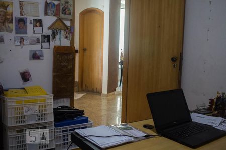 Casa à venda com 677m², 5 quartos e 8 vagas Casa à venda com 677m², 5 quartos e 8 vagasEscritório