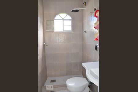 Casa à venda com 330m², 3 quartos e 2 vagasBanheiro social