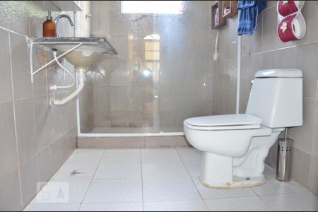 Casa à venda com 330m², 3 quartos e 2 vagasBanheiro de Serviço