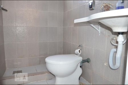 Casa à venda com 330m², 3 quartos e 2 vagasBanheiro social