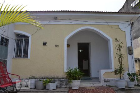 Casa à venda com 330m², 3 quartos e 2 vagasFachada