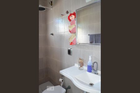 Casa à venda com 330m², 3 quartos e 2 vagasBanheiro social