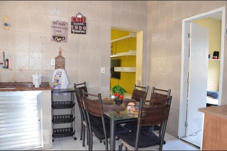 Casa à venda com 330m², 3 quartos e 2 vagasCozinha