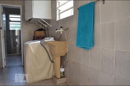 Casa à venda com 330m², 3 quartos e 2 vagasÁrea de Serviço