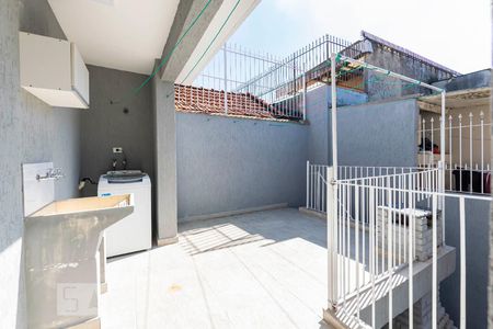 Casa à venda com 198m², 3 quartos e 2 vagasFundos - Área de serviço