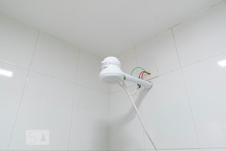 Casa à venda com 198m², 3 quartos e 2 vagasFundos - Banheiro de serviço