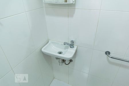 Casa à venda com 198m², 3 quartos e 2 vagasFundos - Banheiro de serviço